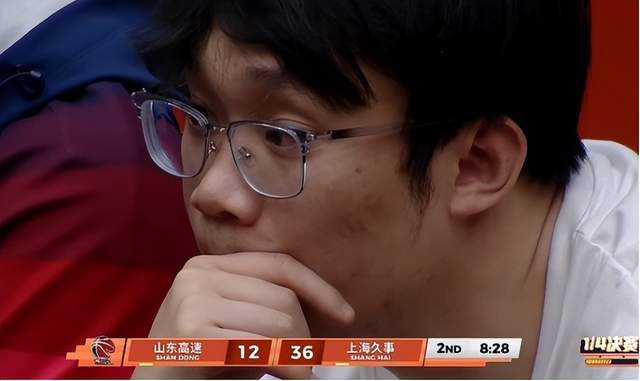 九游娱乐官方入口-丁彦雨航现身高速大球场，山东男篮半场惨败26分，邱彪引援真离谱